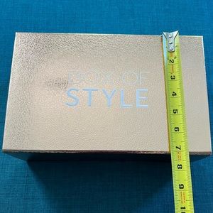 Gold mirrored Box of Style box with magnetic closure